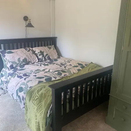 Newly Refurbished One Bedroom With Additional Sofa Bed Self Contained Flat In Garden Abbots Langley Exterior photo