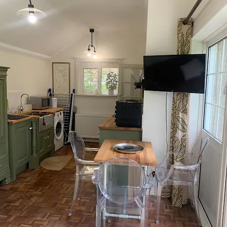 Newly Refurbished One Bedroom With Additional Sofa Bed Self Contained Flat In Garden Abbots Langley Exterior photo