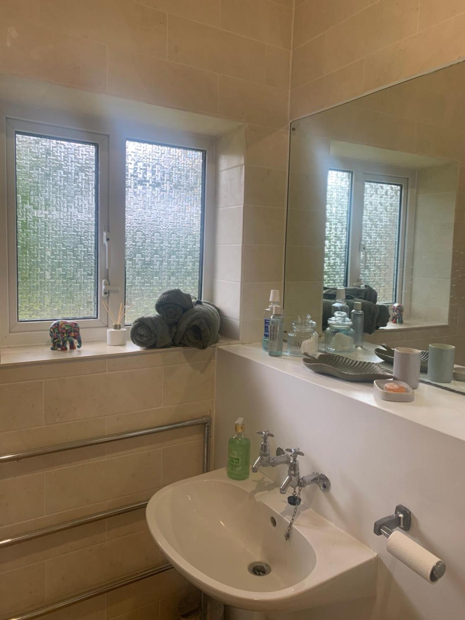 Newly Refurbished One Bedroom With Additional Sofa Bed Self Contained Flat In Garden