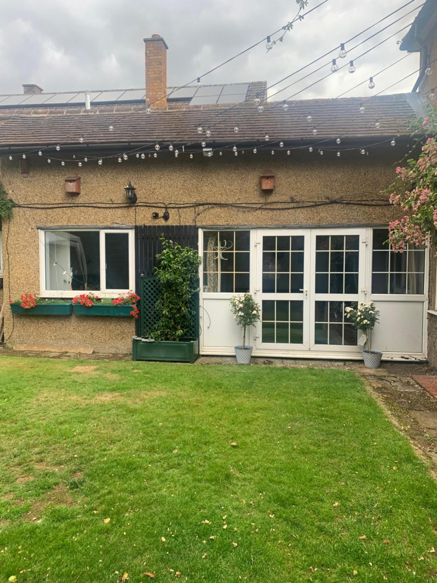 Newly Refurbished One Bedroom With Additional Sofa Bed Self Contained Flat In Garden * Abbots Langley
